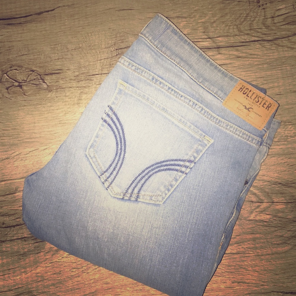 Hollister: Lowrise booted classic jeans